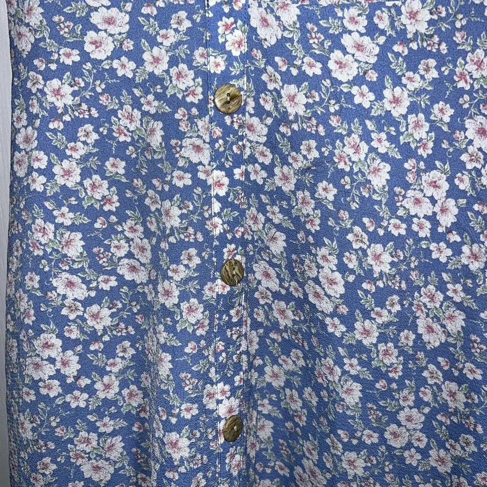 Monteau Los Angeles Button Front Midi Dress in Blue Floral - Picture 9 of 13